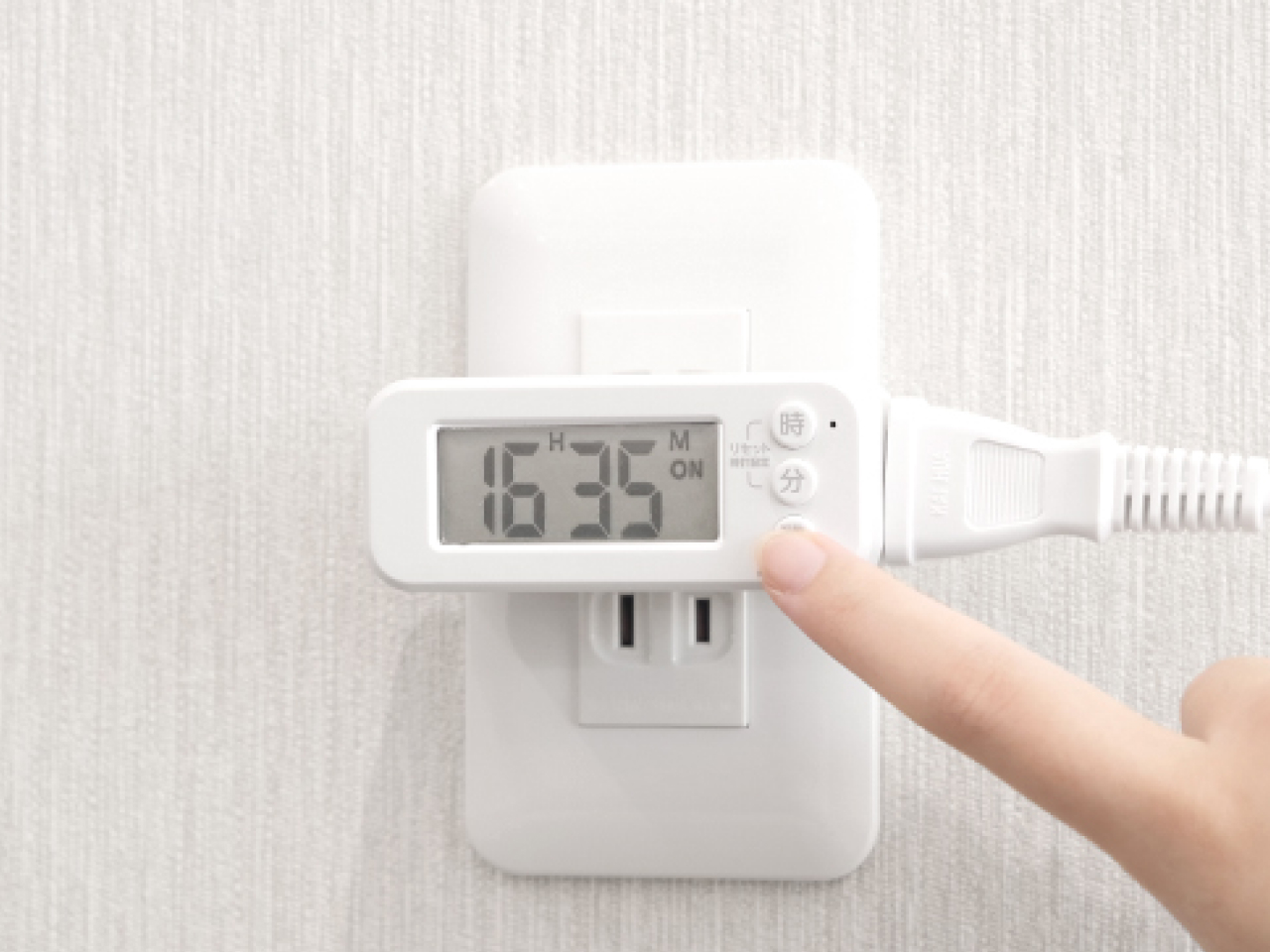 コンセントにさして使用します