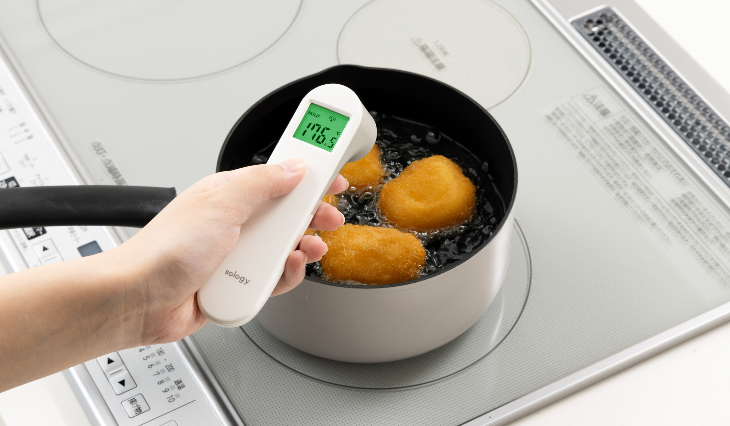 触れずに計測できて安全