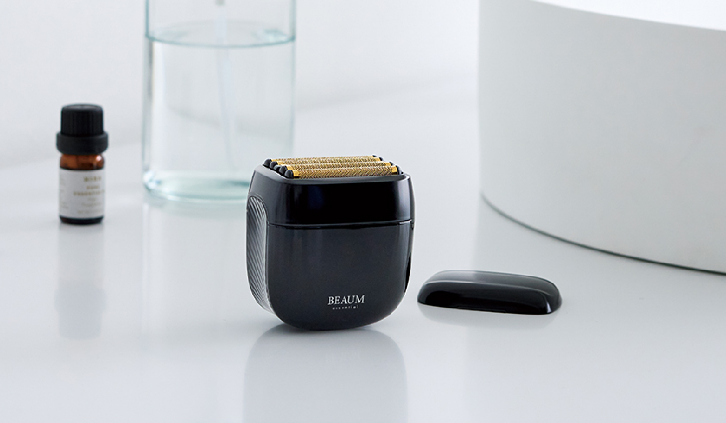 手のひらサイズの5枚刃が、出先のケアを革新する